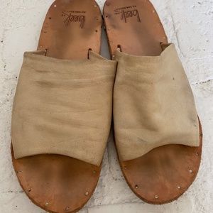 Beek sandals beige size 6.5